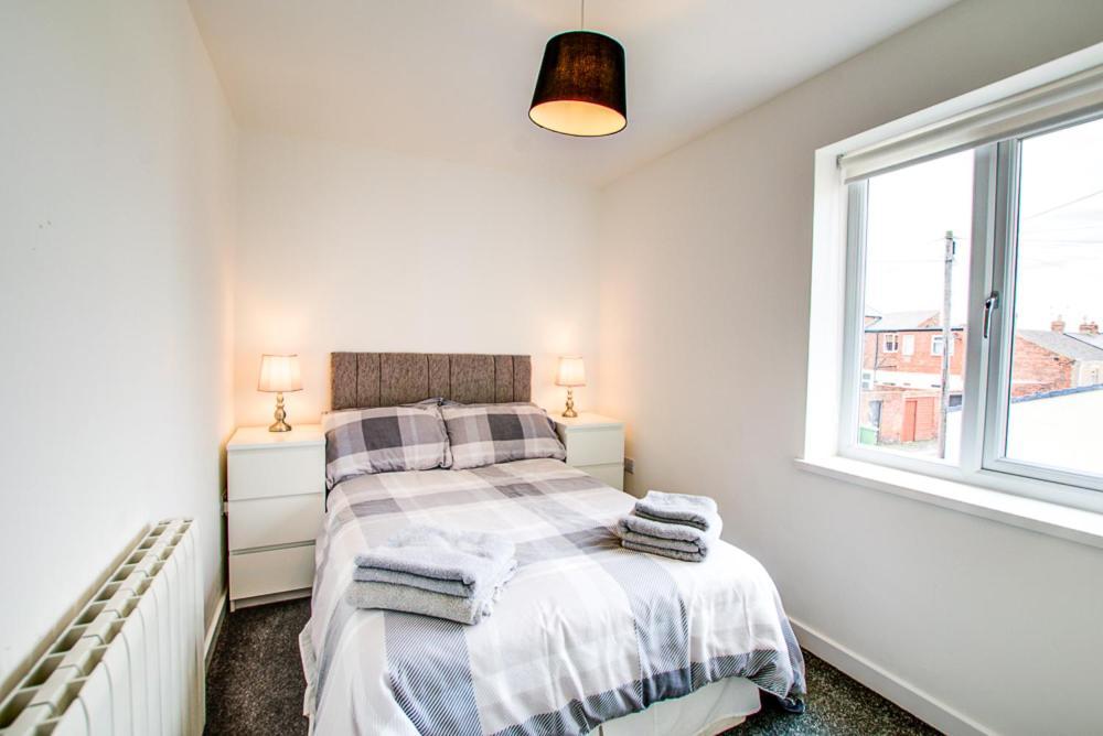 Sunderland Short Stays 2 Bedroom Apartment Free Parking Fulwell Sr6 エクステリア 写真