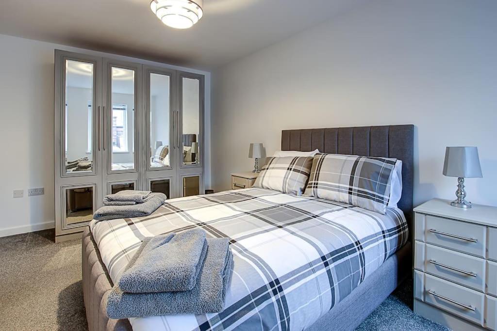 Sunderland Short Stays 2 Bedroom Apartment Free Parking Fulwell Sr6 エクステリア 写真